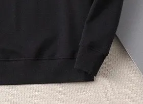 🅿️220 brand [LV Louis Vuitton] (good news for fat people) 2025ss autumn latest long-sleeved round-neck sweatshirt, on sale simultaneously on the official website. Refreshing and breathable. Made of top Tencel Roman. Comfortable and soft. 3D three-dimensional clarity. Super fashion sense. Great for gifting and keeping for yourself. Size: M-5XL (can wear up to 220 pounds)